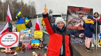Українські активісти перестають блокувати російські фури на кордоні