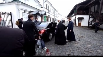 «Пашу Мерседеса» викликали на допит, він покидає Лавру (відео)