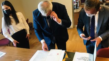 Українським документам повернуть історичний колір і стиль