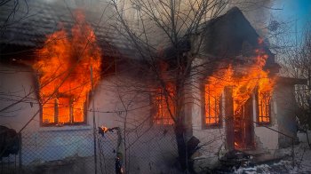 Рятувальники ліквідовують пожежу в селі Верхня Білка у Львівському районі, 10 січня 2024, фото ГУ ДСНС у Львівській області