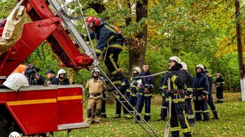 Британія передала до Львівської області найбільшу партію спецтехніки для ДСНС