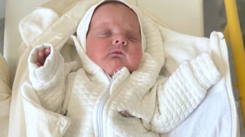 Лікарі у Львові виходили хлопчика, народженого з вагою менше кілограма