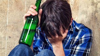 Матір у Жовкві оштрафували за пияцтво сина в школі