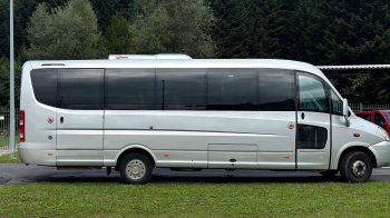 У Львівській області затримали викрадений автобус на кордоні