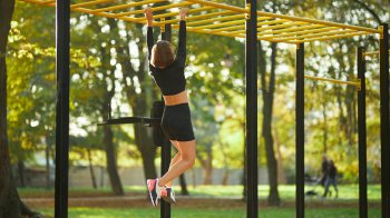 Спортивний майданчик