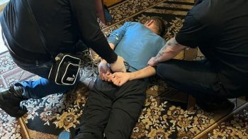 На Сихові затримали двох сусідів за продаж наркотиків у під’їзді свого будинку