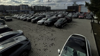 Суд зобов’язав фірму з продажу автомобілів звільнити комунальну ділянку на Кульпарківській