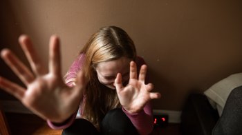 Влаштовувала у лазні сексуальні розваги та знімали порно: горе-матір судитимуть за насильство над дітьми