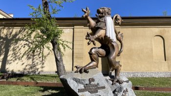 Львівських левів одягнули у вишиванки (фото)