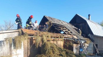 На Стрийщині вогонь знищив 1,5 тонни сіна та ледь не спалив хату