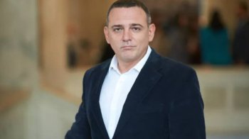 Штрафу не буде: скандального «слугу» Максима Бужанського не каратимуть за російську мову в прямому ефірі