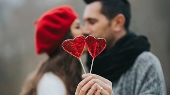 Що подарувати дівчині на День закоханих: найкращі ідеї