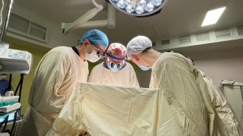 Відомий американський кардіохірург оперував у Львові: серед пацієнтів — немовля, якому було 3 дні