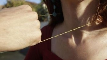 Зірвав з шиї літньої жінки золотий ланцюжок з кулонами: у Львові поліцейські затримали грабіжника