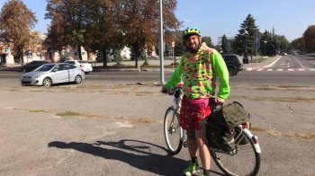 Волонтер проїхав на велосипеді з Харкова до Дрогобича, щоб зібрати гроші на ЗСУ