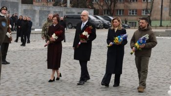 Зеленський разом з президентом Латвії вшанували пам’ять загиблих захисників на Личаківському цвинтарі