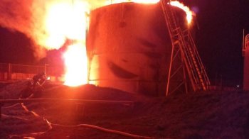 В окупованих Ровеньках на Луганщині стався потужний вибух на нафтобазі