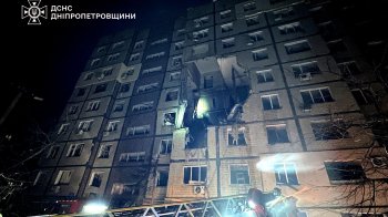 Одна людина загинула і десятки постраждалих внаслідок нічної ракетно-дронової атаки ворога по Україні