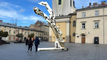На площі Митній у Львові встановлять п’ятиметрову інсталяцію Михайла Деяка