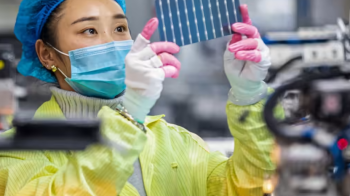 Домінування Китаю в сонячній енергетиці ставить Захід перед складним вибором — FT