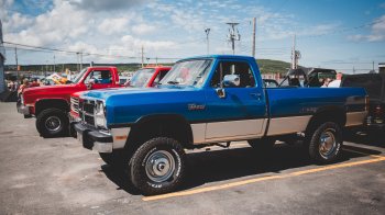 Пікапи праворульні