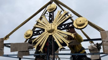 На хресті з собору Святого Юра реставратори виявили оригінальне різьблення