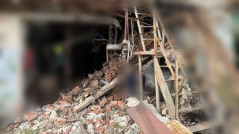 На Івано-Франківському підприємстві чоловіка завалило металевими конструкціями