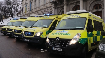 На Львівщині благодійники передали на фронт евакуаційний автомобіль та чотири карети «швидкої»