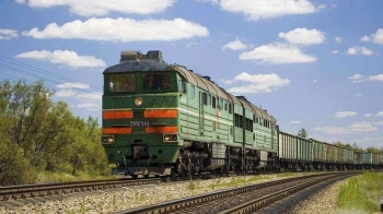 У Самборі вантажний потяг наїхав на 45-річну львів’янку, яка сиділа на рейсах