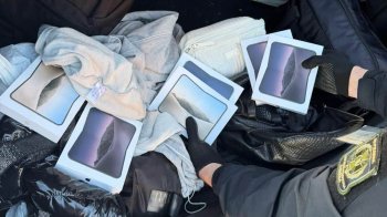 На кордоні зі Львівщиною прикордонники вилучили техніку Apple на 1,2 млн грн