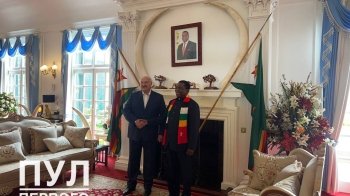 Танці, трактор та опудало лева: як пройшов вояж Лукашенка у Зімбабве