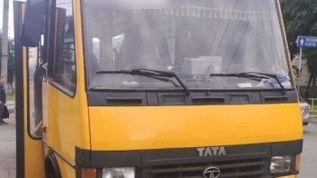 Патрульні відправили на арештмайданчик маршрутку, водій якої не пропустив пішоходів