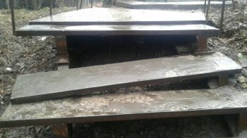 На Сихові відвалюються сходи перед ліцеєм (фото)