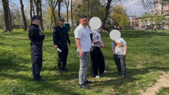 На львівському озері спіймали маму з сином за порушення правил рибальства