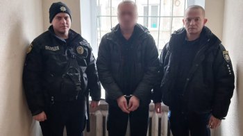 У Шептицькому чоловік жорстоко побив сусіда біля під’їзду: постраждалий у лікарні