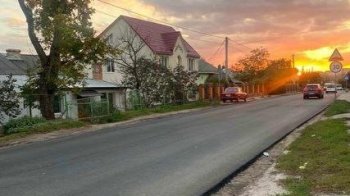 У Малехові замінили дорожнє покриття на аварійній ділянці вулиці, де 10 років не було ремонту