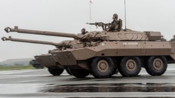 Міністр оборони Франції розповів, коли Україна отримає легкі танки AMX-10 RC