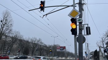 У Львові поблизу перехрестя на Сихові запрацює новий світлофор