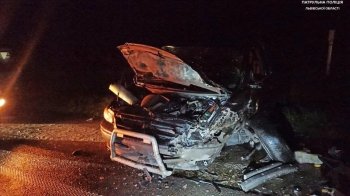 Один зіткнувся з авто, інший — в'їхав у припарковану вантажівку: львівські патрульні зафіксували дві ДТП із горе-водіями