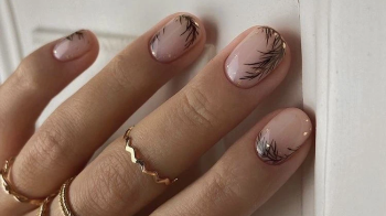 Новорічний манікюр на короткі нігті 2026: найкращі дизайни