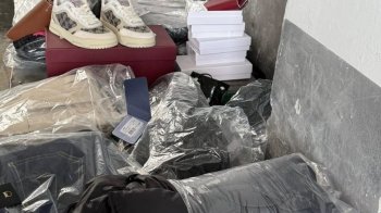 На Львівщині виявили контрабанду брендового одягу та косметики на понад мільйон гривень