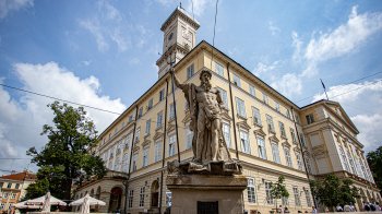 У центрі Львова облаштують “доріжки доступності”: для цього шліфуватимуть бруківку