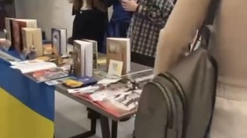 Переслідування за прапор: міносвіти Росії покарає студентів, які вивісили український прапор в університеті Москви