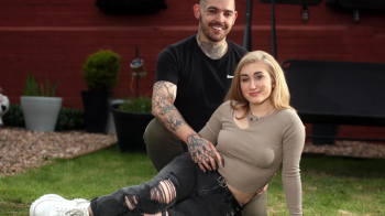 Британець, який прихистив 22-річну киянку, за 10 днів втік з нею від дружини