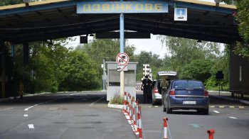 В одному із ПП у на кордоні України призупинений пропуск автівок та людей: у чому справа
