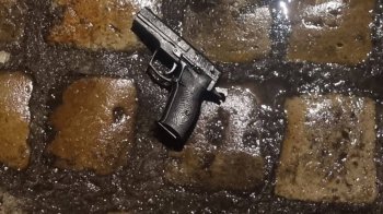 Вночі у центрі Львова патрульні затримали п'яного з пістолетом