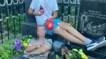 Знущання з могил: у Вінниці підлітки знімали Tik-Tok на кладовищі