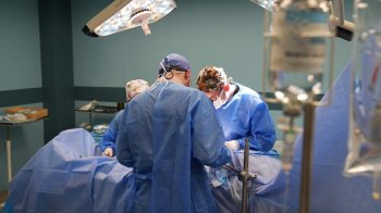 Американський хірург у Львові безкоштовно оперуватиме дітей із захворюваннями хребта