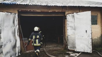 У Городку горів сарай, його рятували 9 пожежників