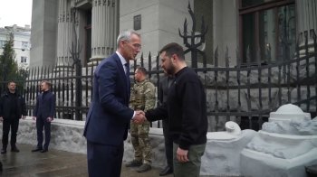 Зеленський привітав генсека НАТО у Києві (відео)